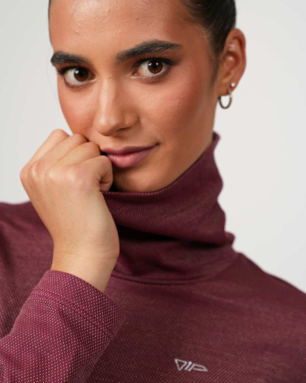 Pull à col roulé VIP : l'élégance rencontre la technologie innovante du fil d'argent - bordeaux