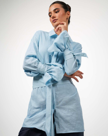 Preview: Blouse VIP Oversize - Une protection élégante avec Swiss Shield Ventus - bleu clair