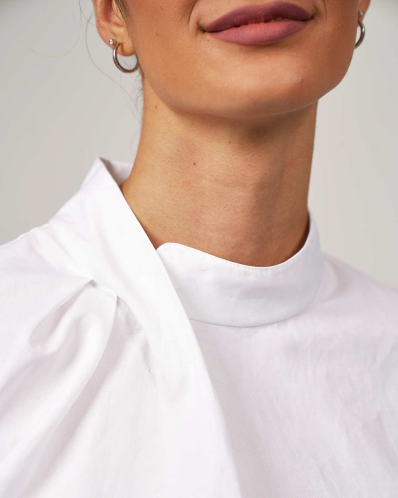 Chemisier VIP avec col détaillé – Quand le style rencontre la protection - blanc