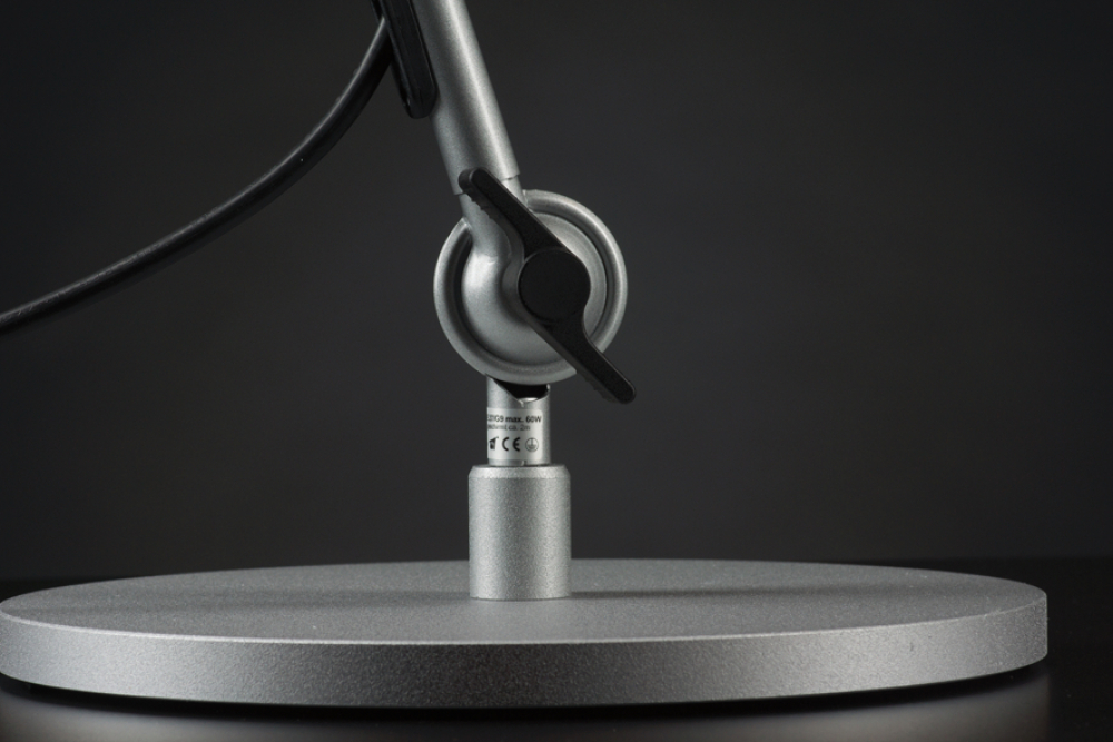 Lampe de travail (work lamp) protégée argentée avec pince de table